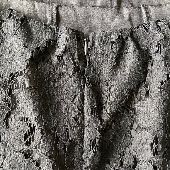 BACKLESS LACE DRESS - Picture 11 of 14